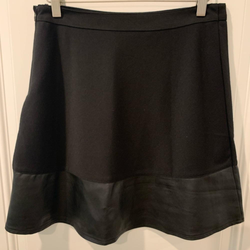 Ann Taylor Faux Leather Trim Skirt. Size 6 - 19" length. Fully lined.